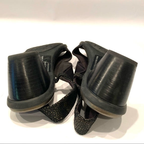 New Balance Aravon black Slingback Sandals metallic snake - Picture 10 of 10